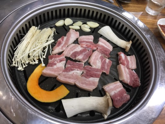 돼지우리 매장 이미지