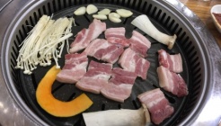 돼지우리 매장 이미지