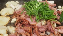 황금오리 매장 이미지