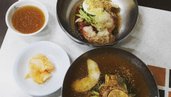 황금 마늘보쌈칼국수칡냉면 매장 이미지