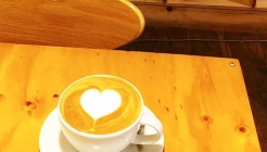 나귀와플라타너스 매장 이미지