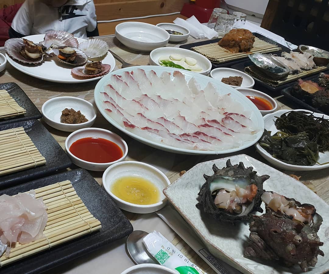 공룡알횟집 매장 이미지