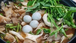 얼큰 버섯 샤브 칼국수 퐁당퐁당 매장 이미지