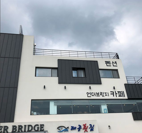 언더브릿지 매장 이미지
