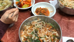 굴다리손칼국수 매장 이미지