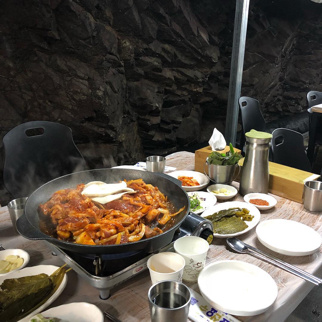 동굴집 매장 이미지