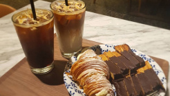D CAFE 매장 이미지