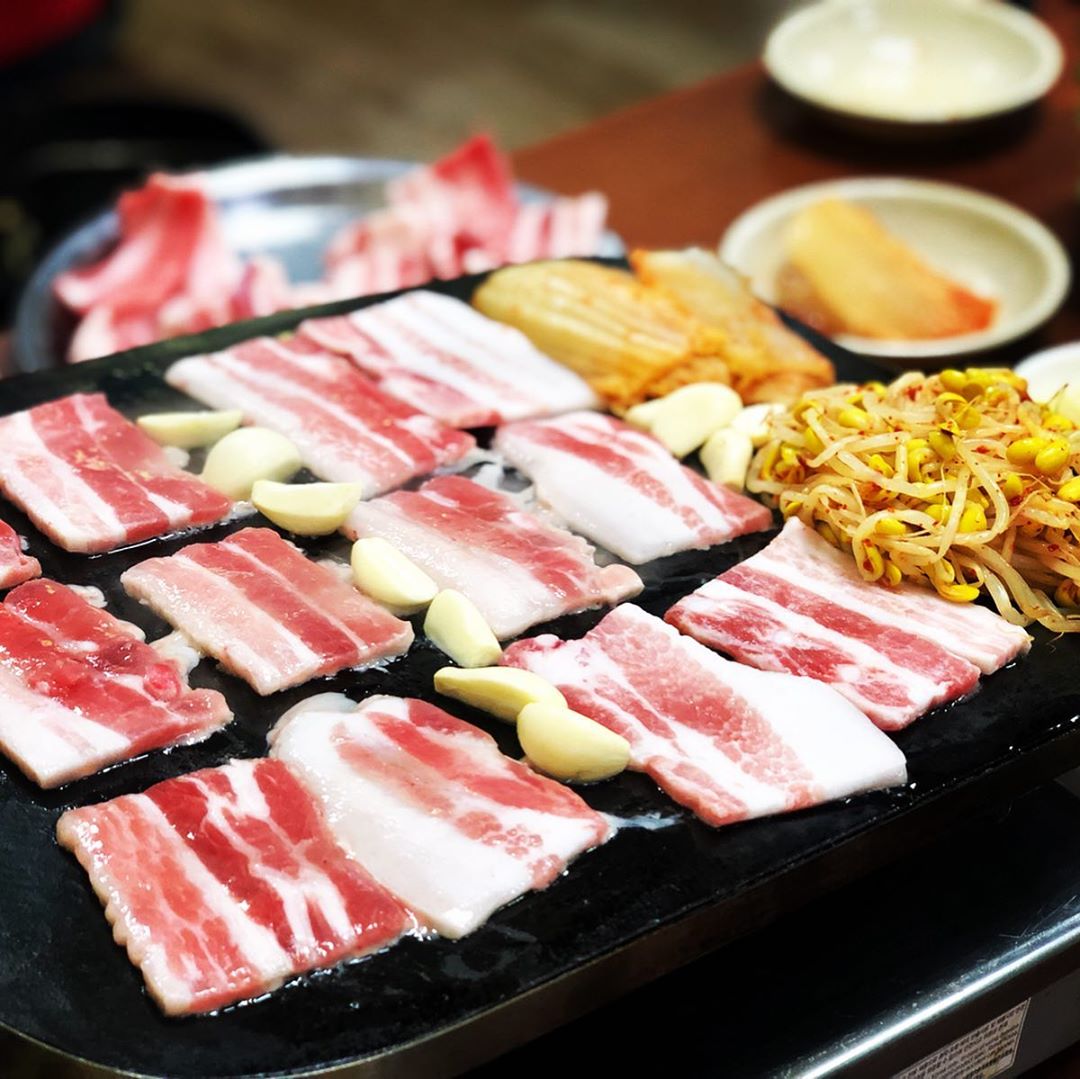형제돌구이식당 매장 이미지