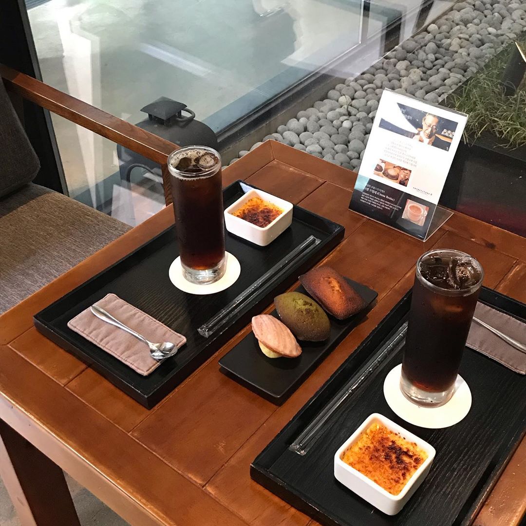 cornerstone H 매장 이미지