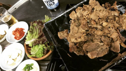 황금돼지 매장 이미지