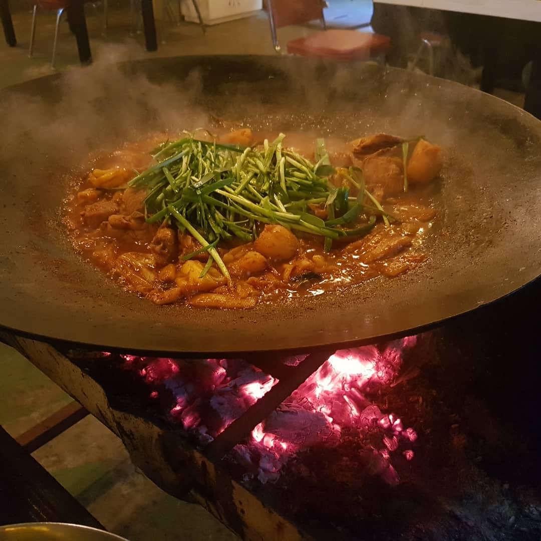 맹이네솥뚜껑요리 매장 이미지