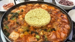 훼미리부대찌개&생삼겹 매장 이미지