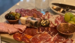 더 샤퀴테리아 매장 이미지