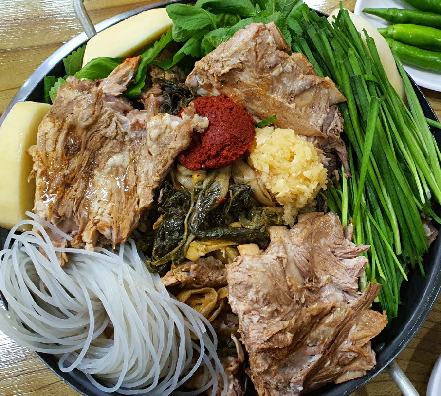 벼슬구지뼈다귀감자탕 매장 이미지