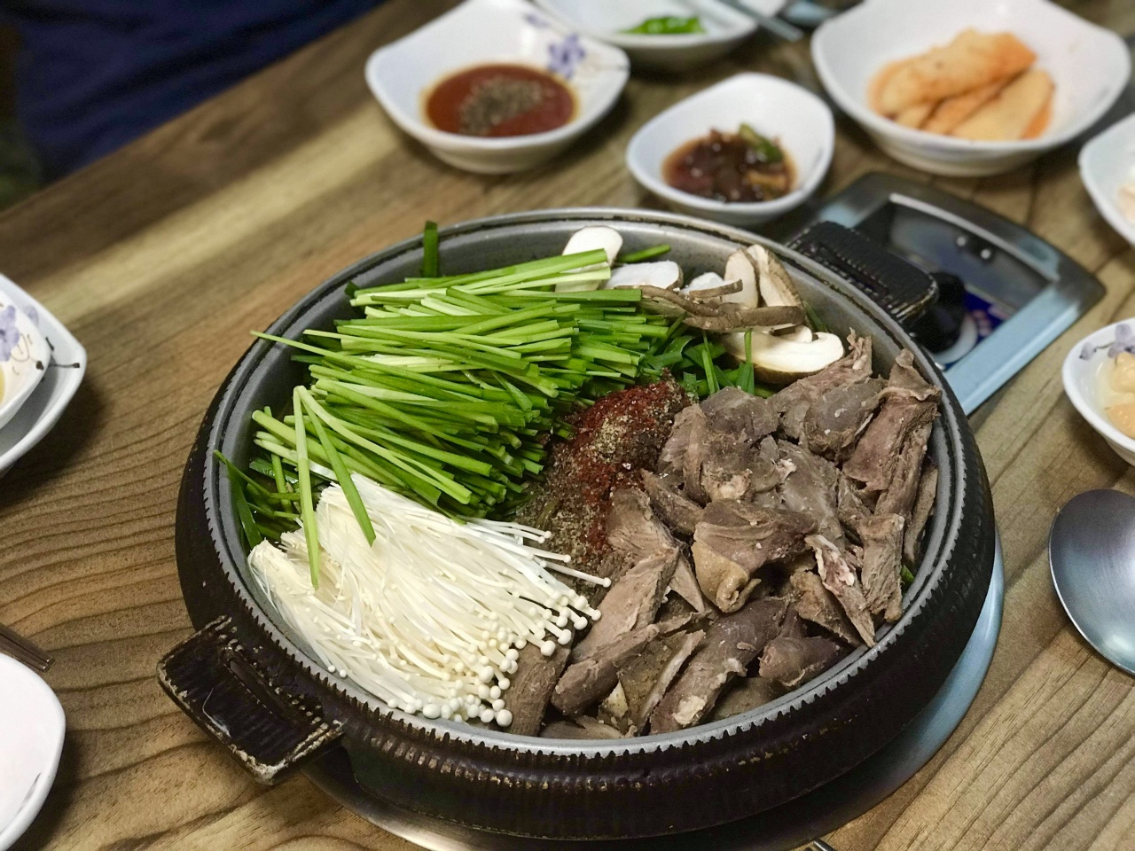 동궁염소탕 매장 이미지