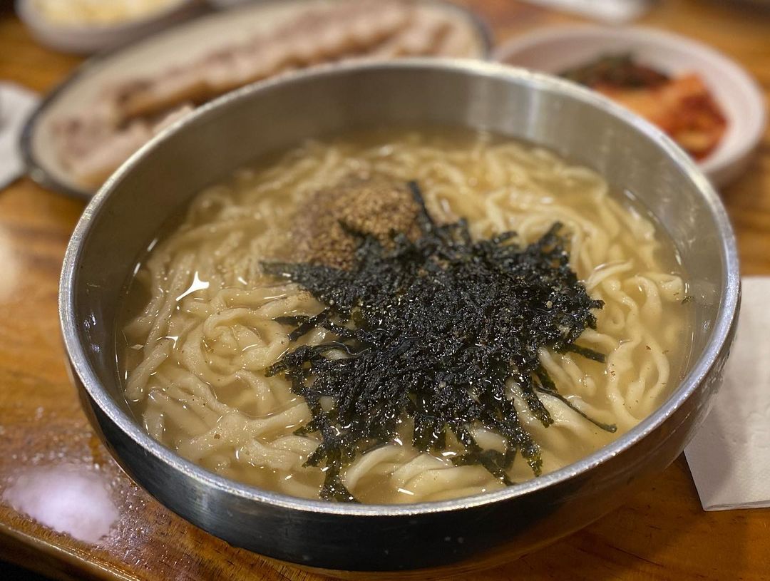 김화칼국수 매장 이미지