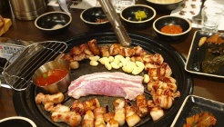 뚜껑이 안닫히는 고봉삼겹 매장 이미지