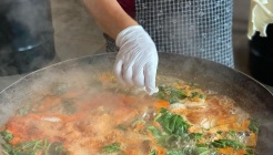 솥뚜껑 매운탕 매장 이미지