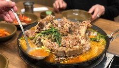 솥뚜껑 감자탕 매장 이미지