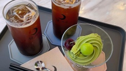 달,커피 매장 이미지