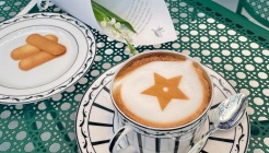 디올 성수 카페 매장 이미지