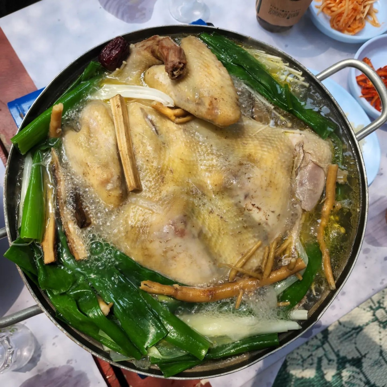 삼천리골돼지집 매장 이미지