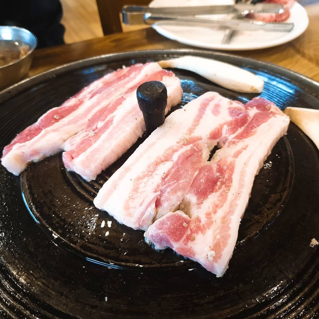 달인칼국수솥뚜껑삼겹살 매장 이미지