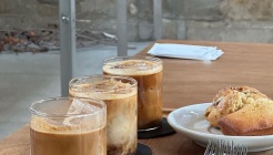 업스탠딩 매장 이미지