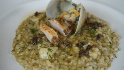 모노클 도산 매장 이미지