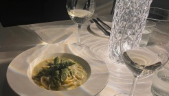 더휴일 매장 이미지