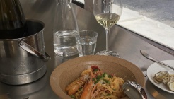 띡 매장 이미지