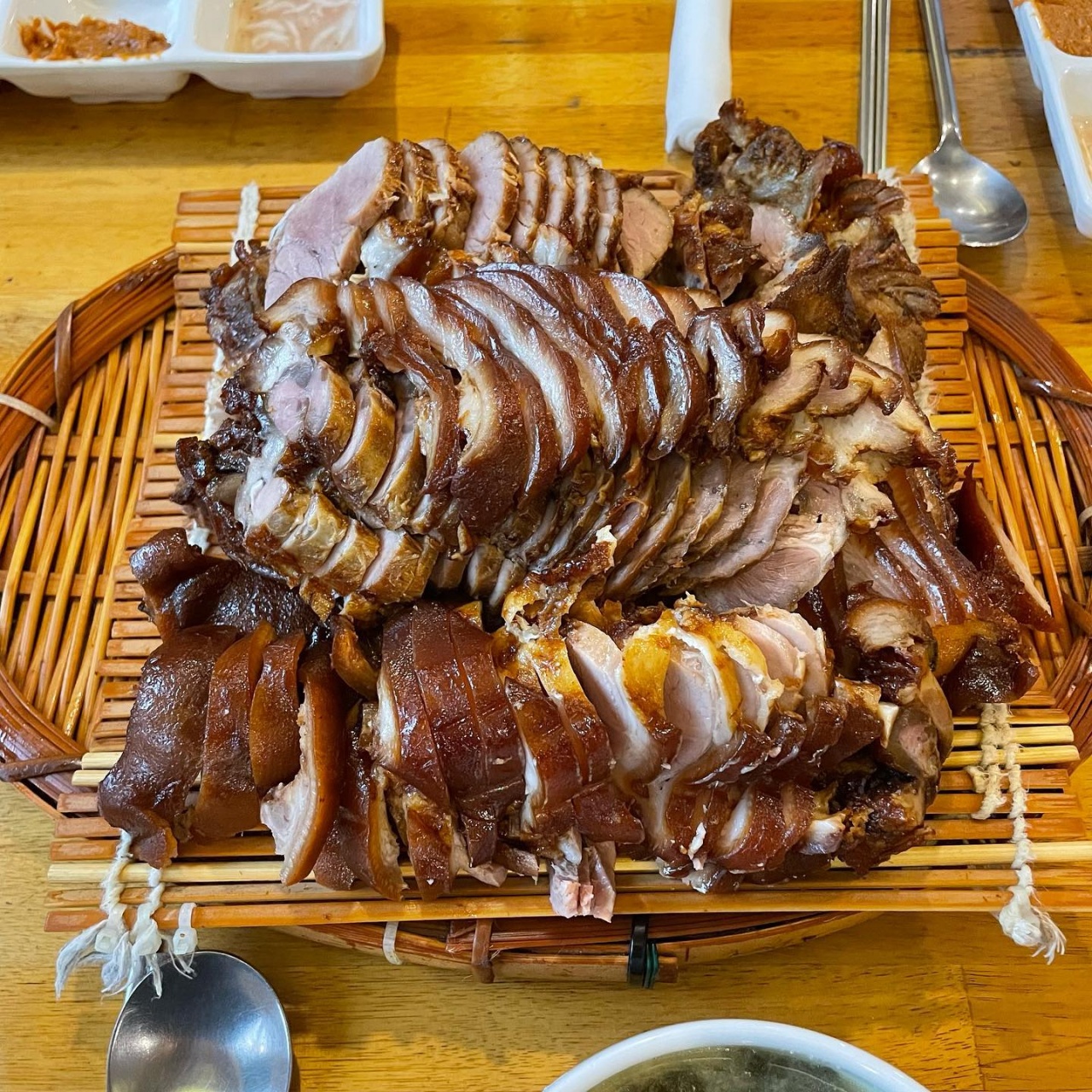 초가왕족발 매장 이미지