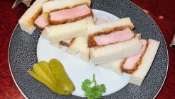 폴스타 매장 이미지