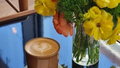 에이프릴커피 매장 이미지