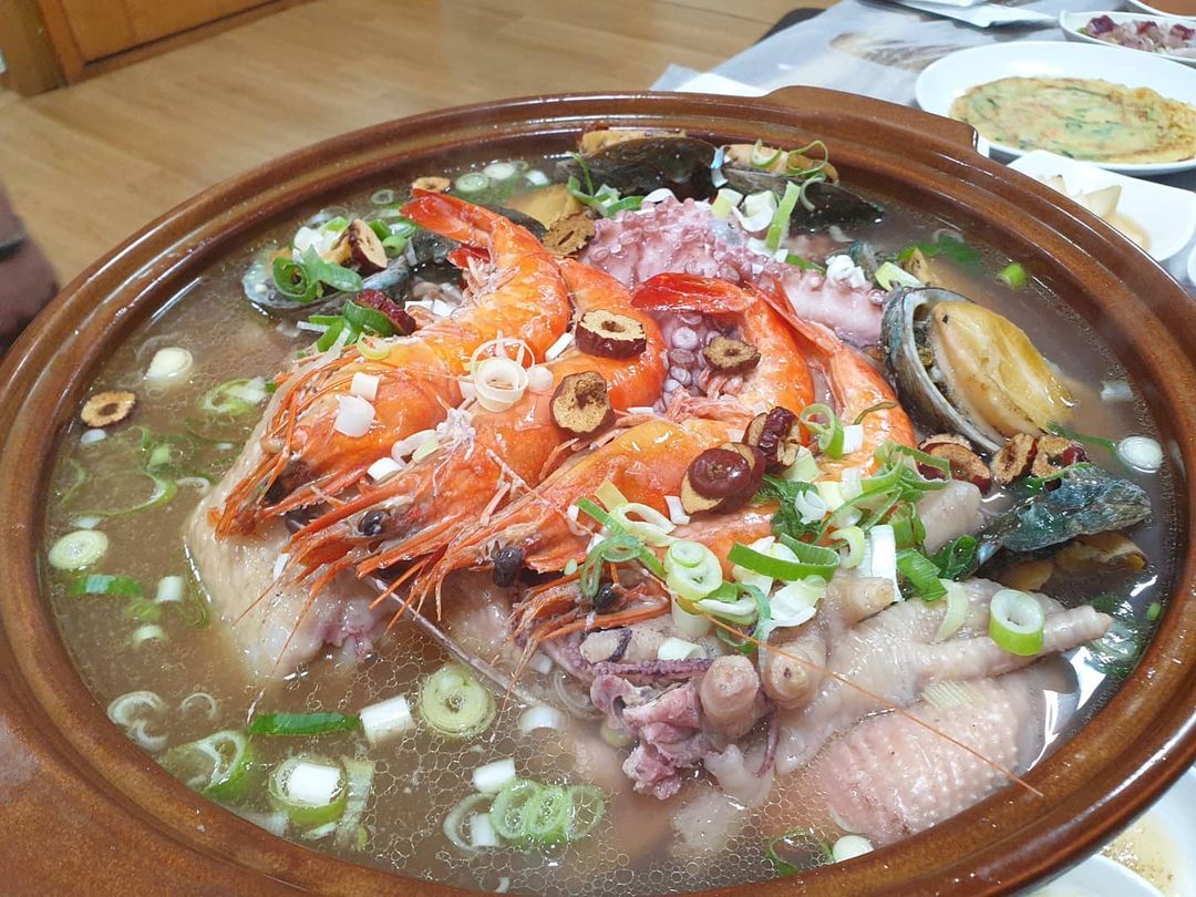 해물밭에 노는 닭 매장 이미지