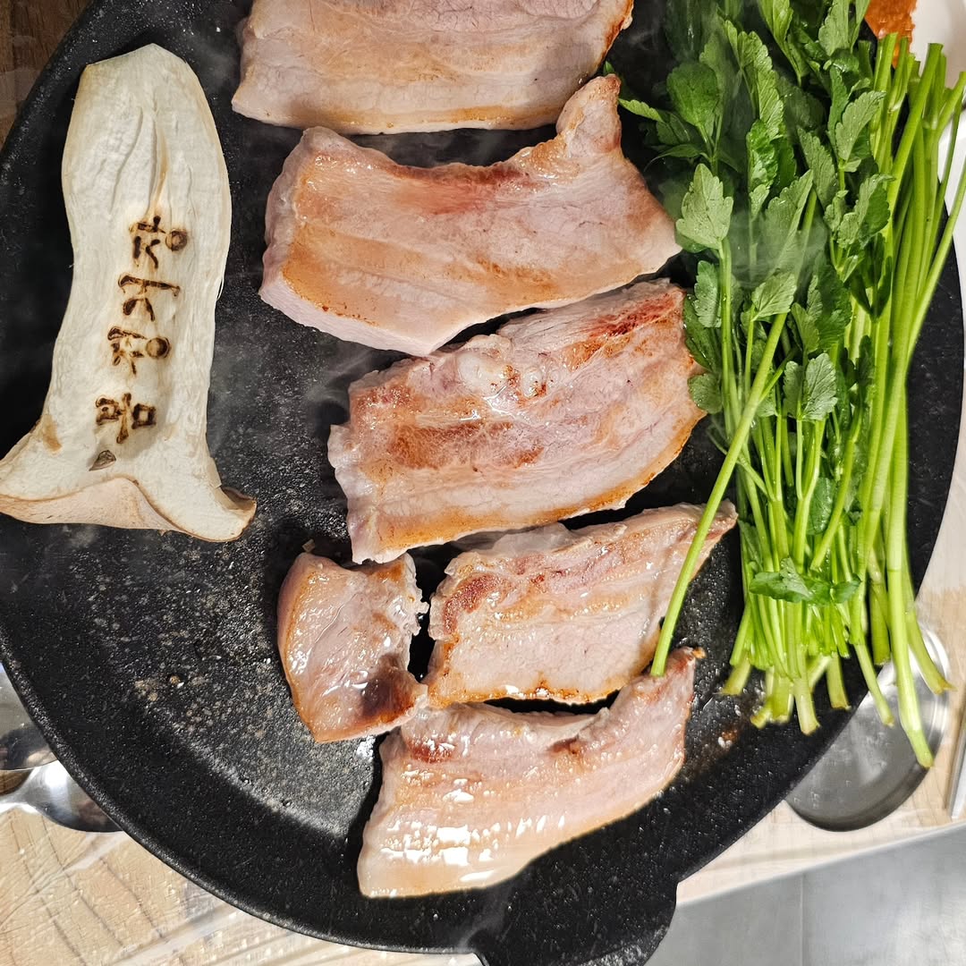 봄정거장 한재미나리삼겹살 매장 이미지
