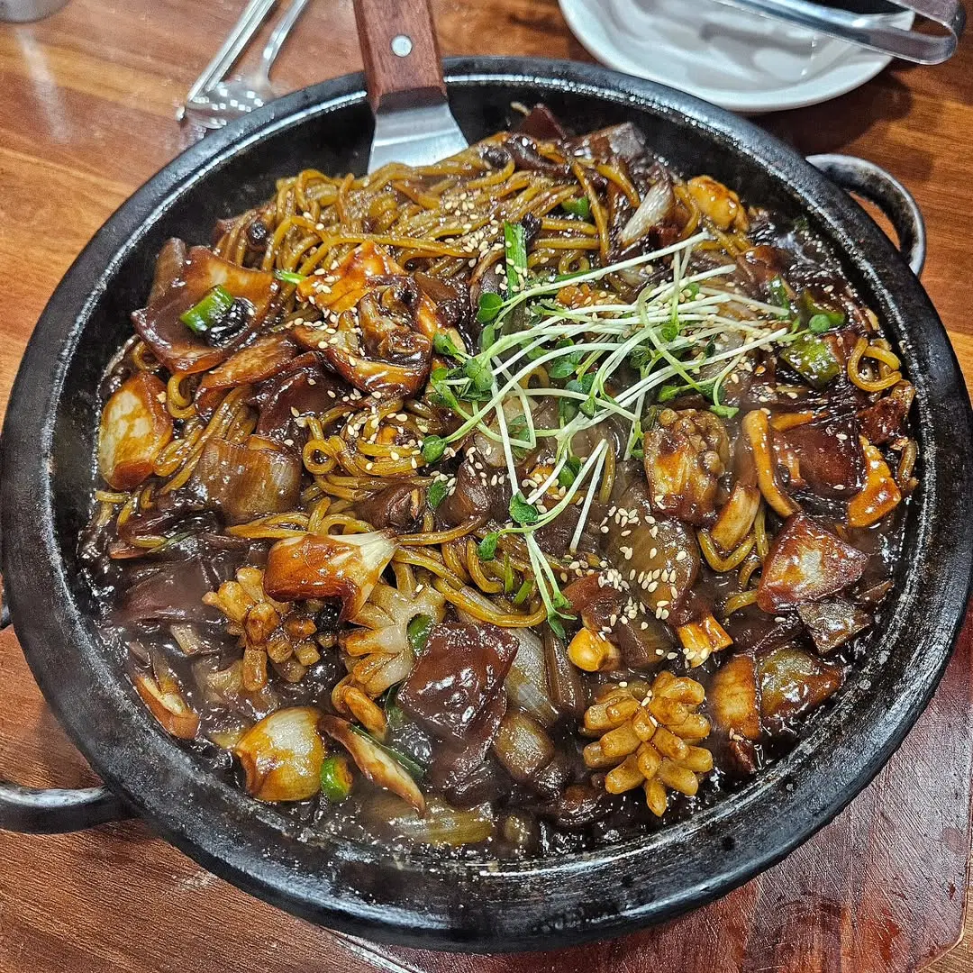 백년가돌판짜장짬뽕 매장 이미지