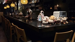 소굴 매장 이미지