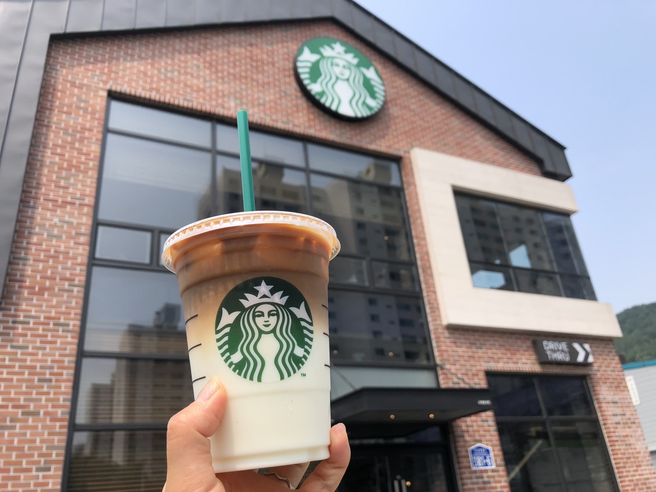 스타벅스 을숙도강변DT점 매장 이미지