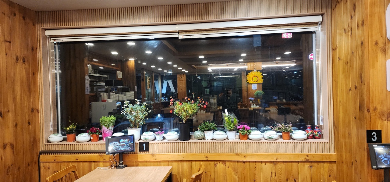 꽃다림 돼지국밥 매장 이미지