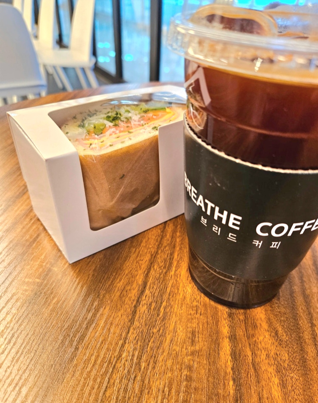 브리드커피샌드위치 매장 이미지