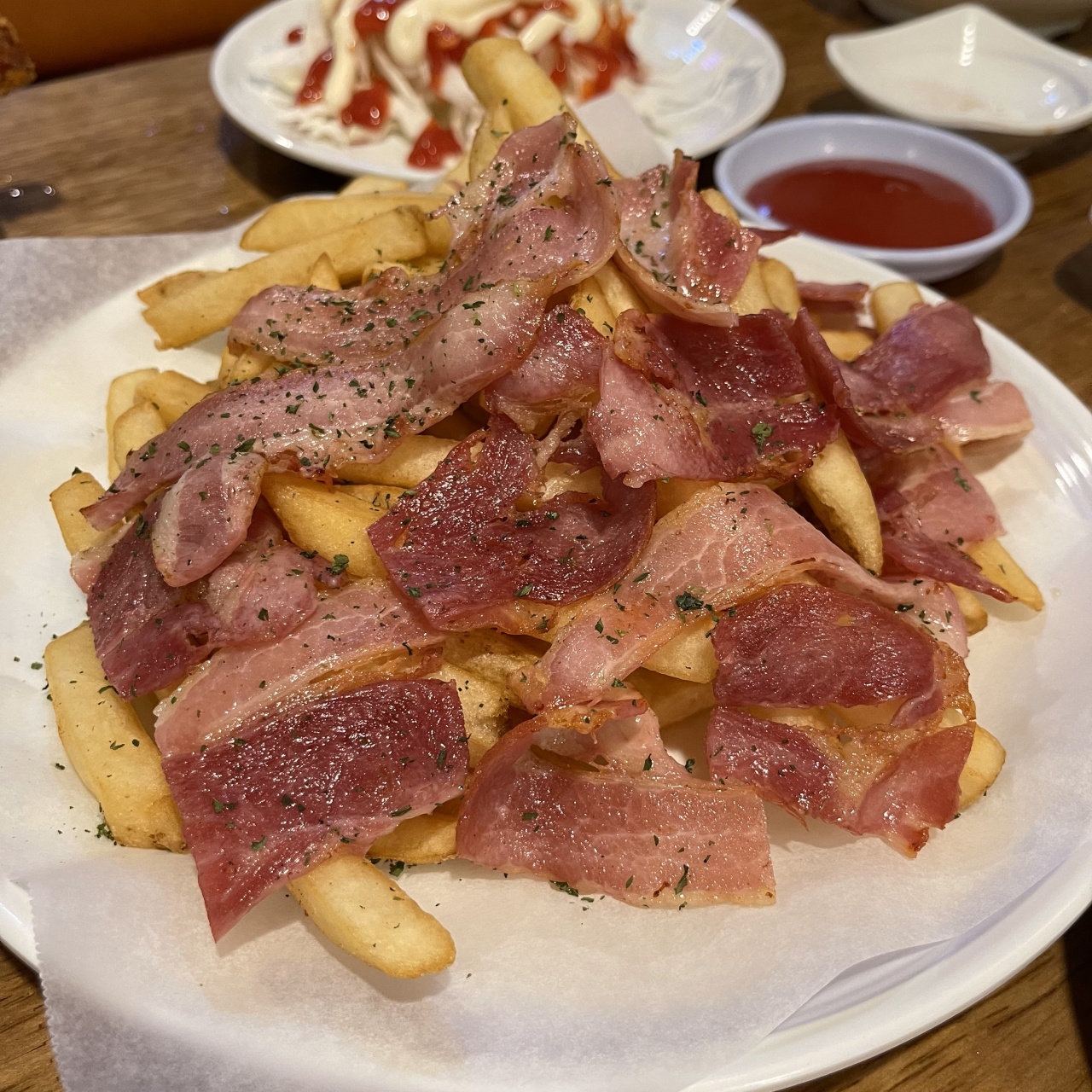 무더운 여름 시원한 맥주와 영원한 단짝 ‘치킨’ 맛집 | 식신 무더운 여름 시원한 맥주와 영원한 단짝 ‘치킨’ 맛집 추천 | 식신