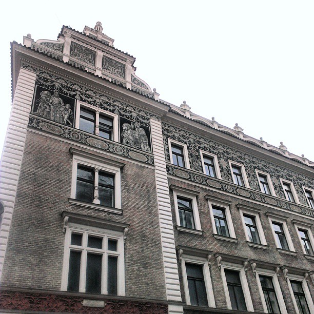 place_img