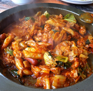서울 이대 닭볶음탕/닭갈비/닭발 맛집 BEST 5 매거진에 대한 사진입니다.