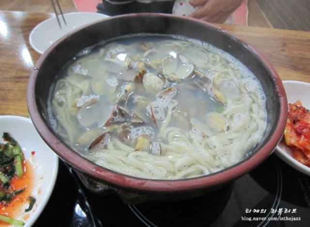 뚝배기바지락칼국수
