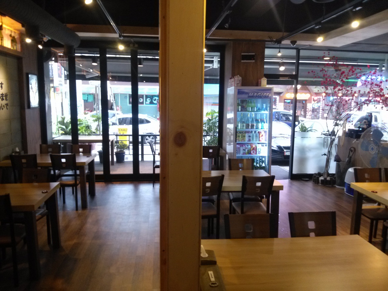 place_img