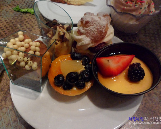More The Buffet at Luxor(모어 더 뷔페 엣 룩소르) 