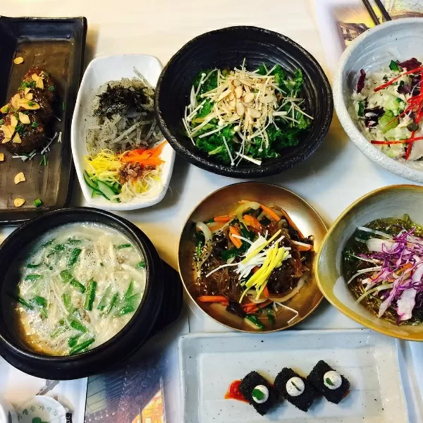 열두대문 계절쌈밥 매장 이미지