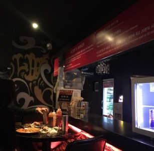 자코비버거 매장 사진, 서울특별시 용산구 신흥로 38