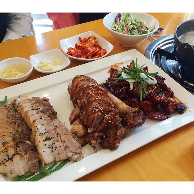 홍대칼국수와족발 홍대본점|홍대역맛집, 고기/구이류맛집